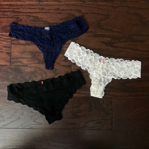 VS bundle three small lace detail thongs - Picture 1 of 2
